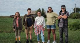 Image de groupe d'enfants en vedette dans le film Pas d'chicane dans ma cabane de Sandrine Brodeur-Desrosiers