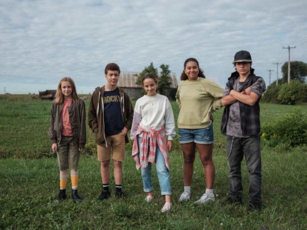 Image de groupe d'enfants en vedette dans le film Pas d'chicane dans ma cabane de Sandrine Brodeur-Desrosiers