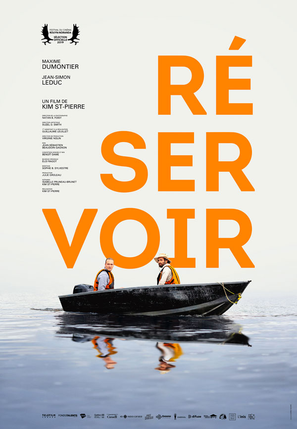 Affiche du film Réservoir de Kim St-Pierre (le titre est écrit en grosses lettres orange, surplombant un canot de pêche dans lequel se trouvent les deux comédiens principaux)