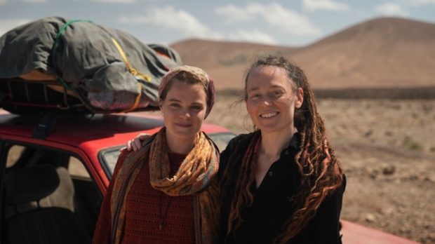 Marine Johnson (à gauche) sur le tournage du film "Le sablier" de Kim Nguyen (2026) - Crédit photo : ITEM 7